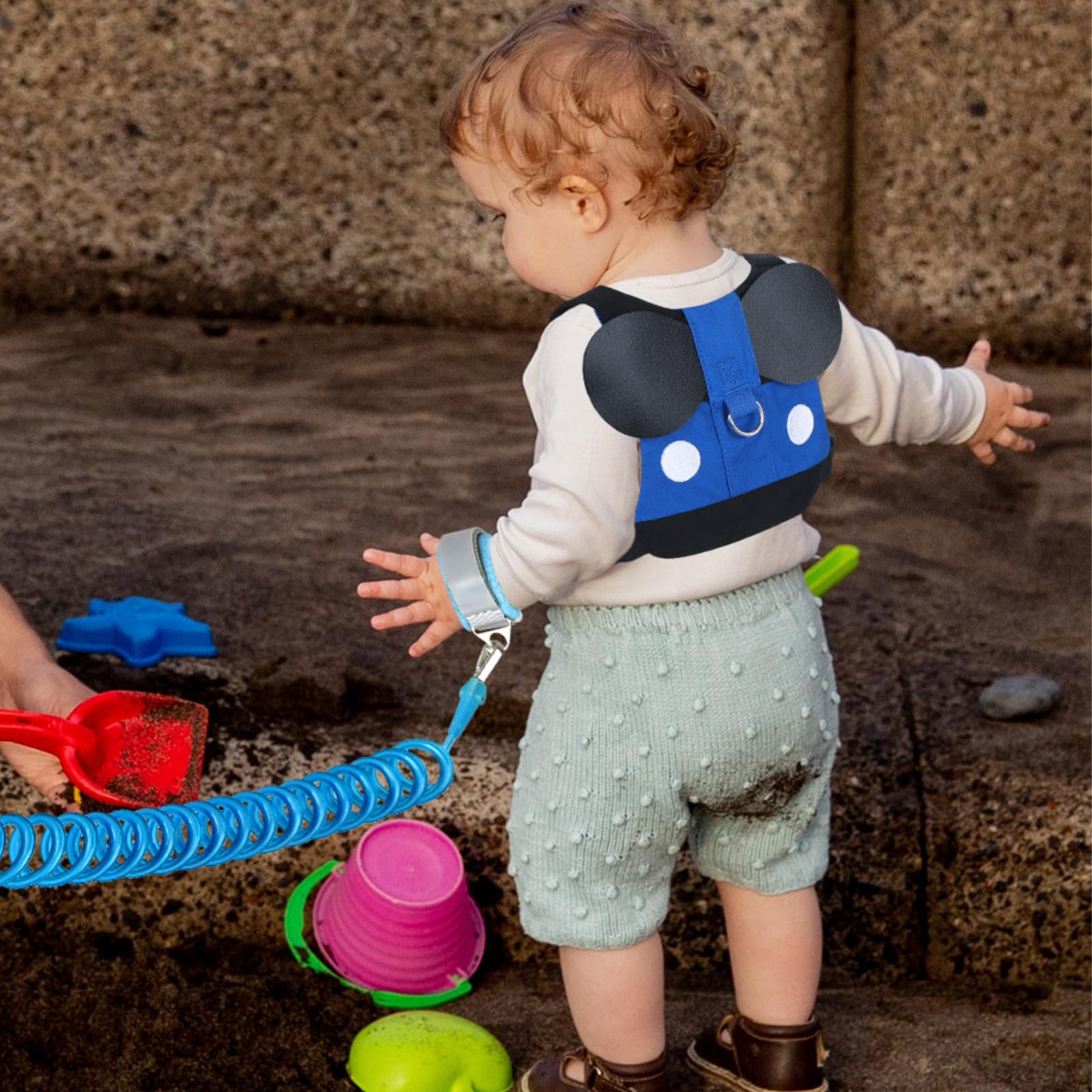 Accmor Toddler Harness Leash blue outdoor park scene shows comfortable wear