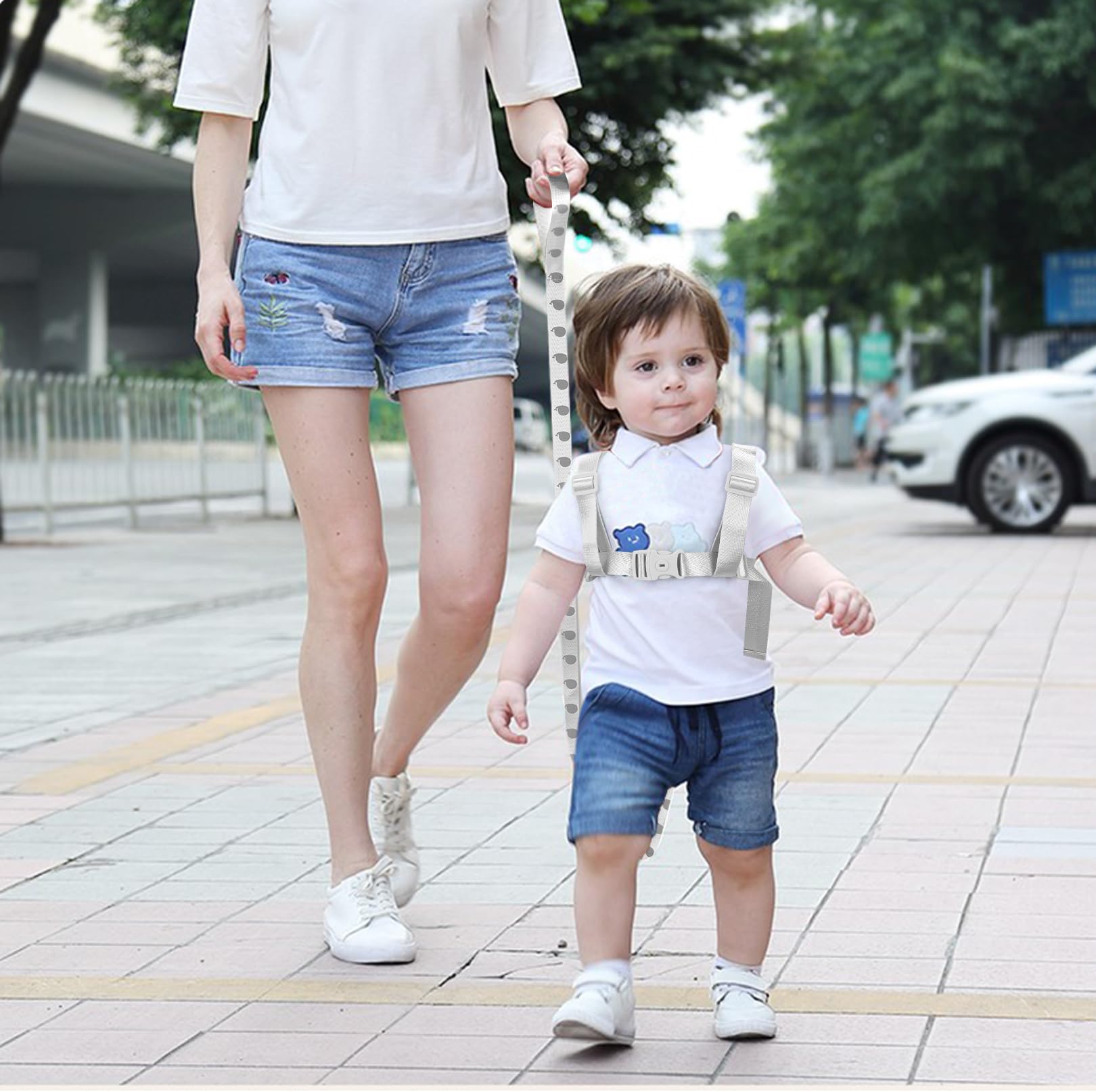 Accmor adjustable shoulder and chest straps illustrate fit for ages 1-5.