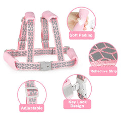 Accmor toddler harness leash wrist link showcasing secure management in crowds