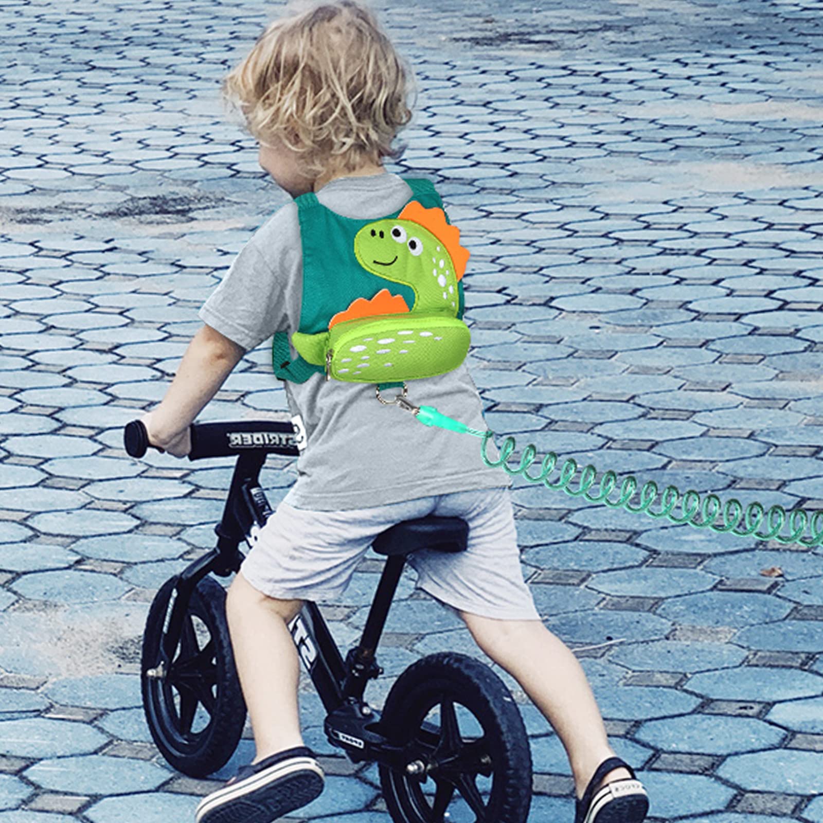 Accmor adjustable shoulder strap image shows customizable fit for ages 1–5