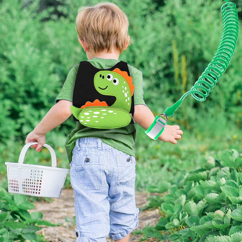Accmor front-pocket keeps snacks or small essentials within reach.