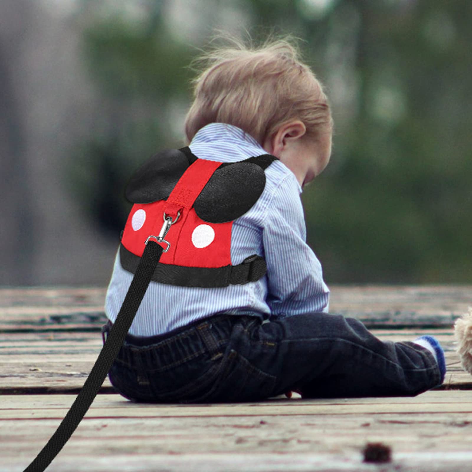 Accmor harness anti-lost clip provides crowd-safe security for outings.