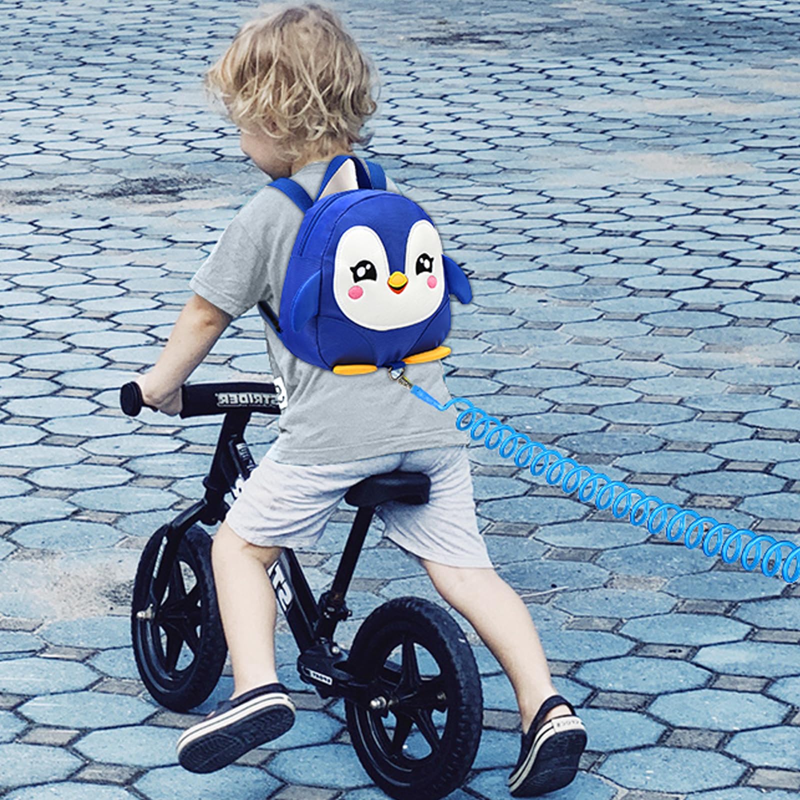 Accmor travel-ready toddler pack suited for zoo, park, or airport adventures