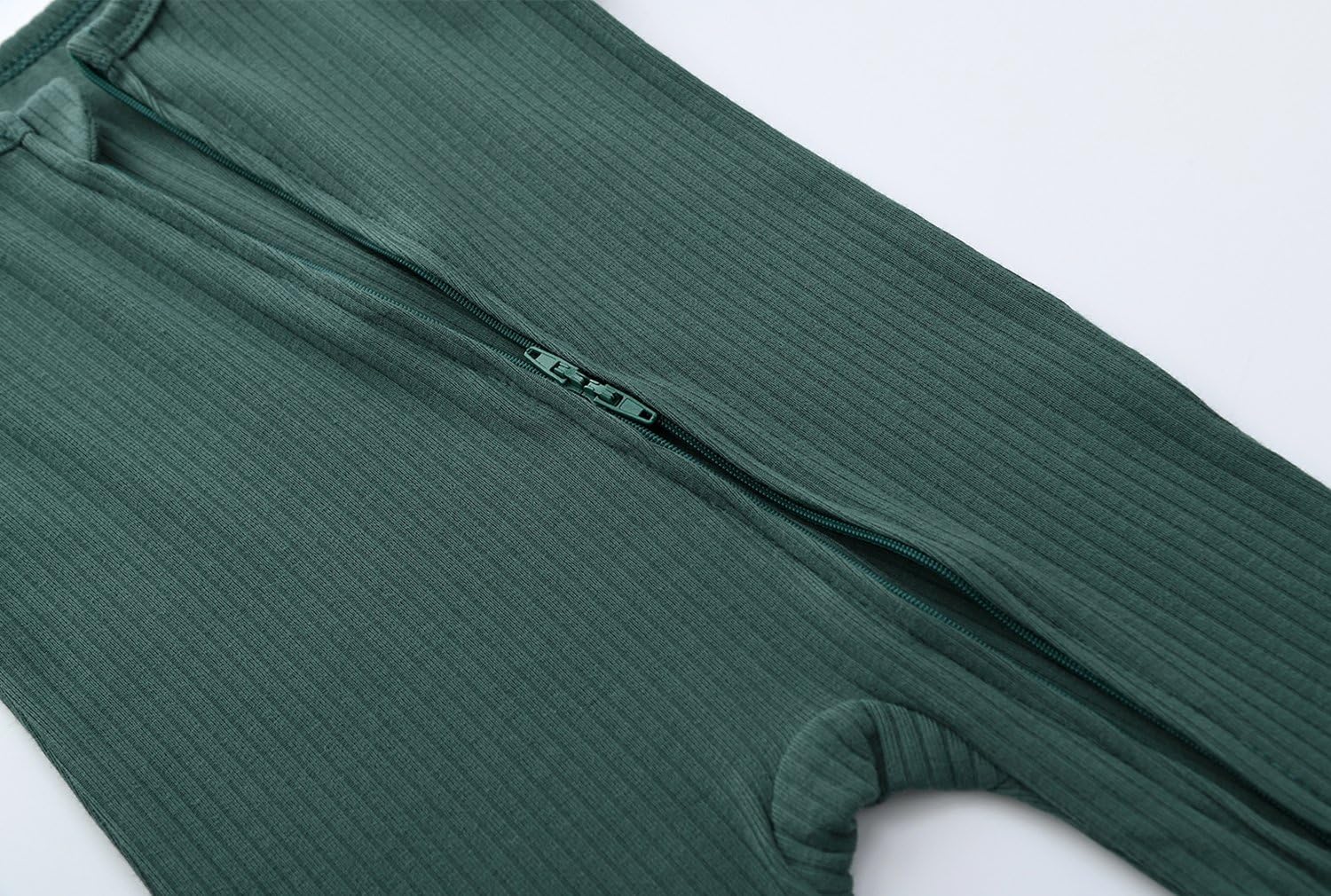 ACESTAR safety neck tab feature protecting delicate skin during zipping