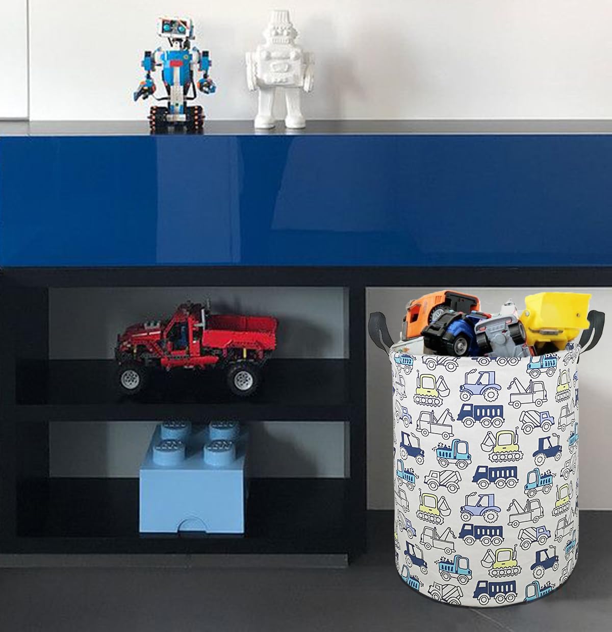 ACMUUNI collapsible design demonstrated for space-saving storage