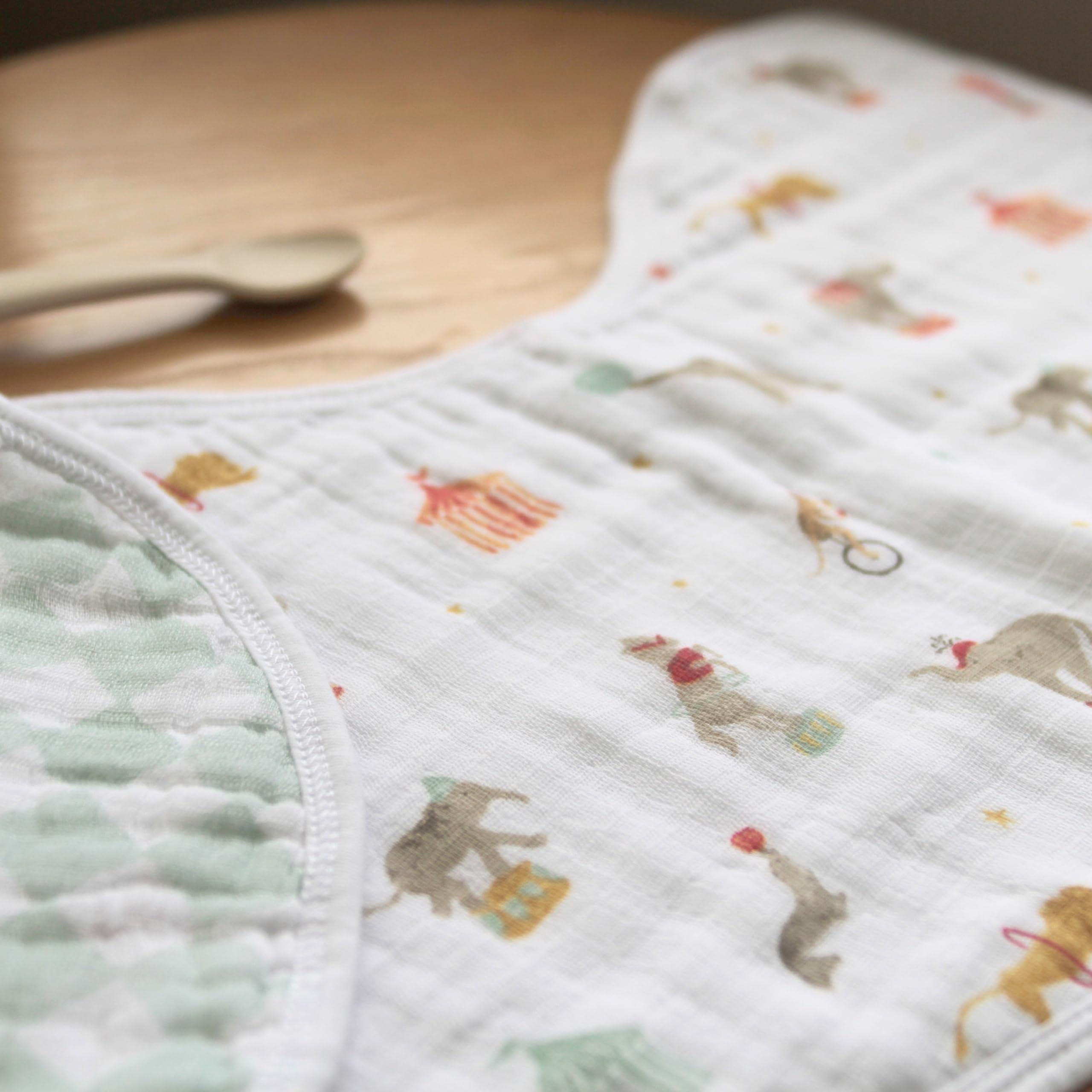 aden + anais Burpy Bib uses four-layer muslin to absorb dribbles gently