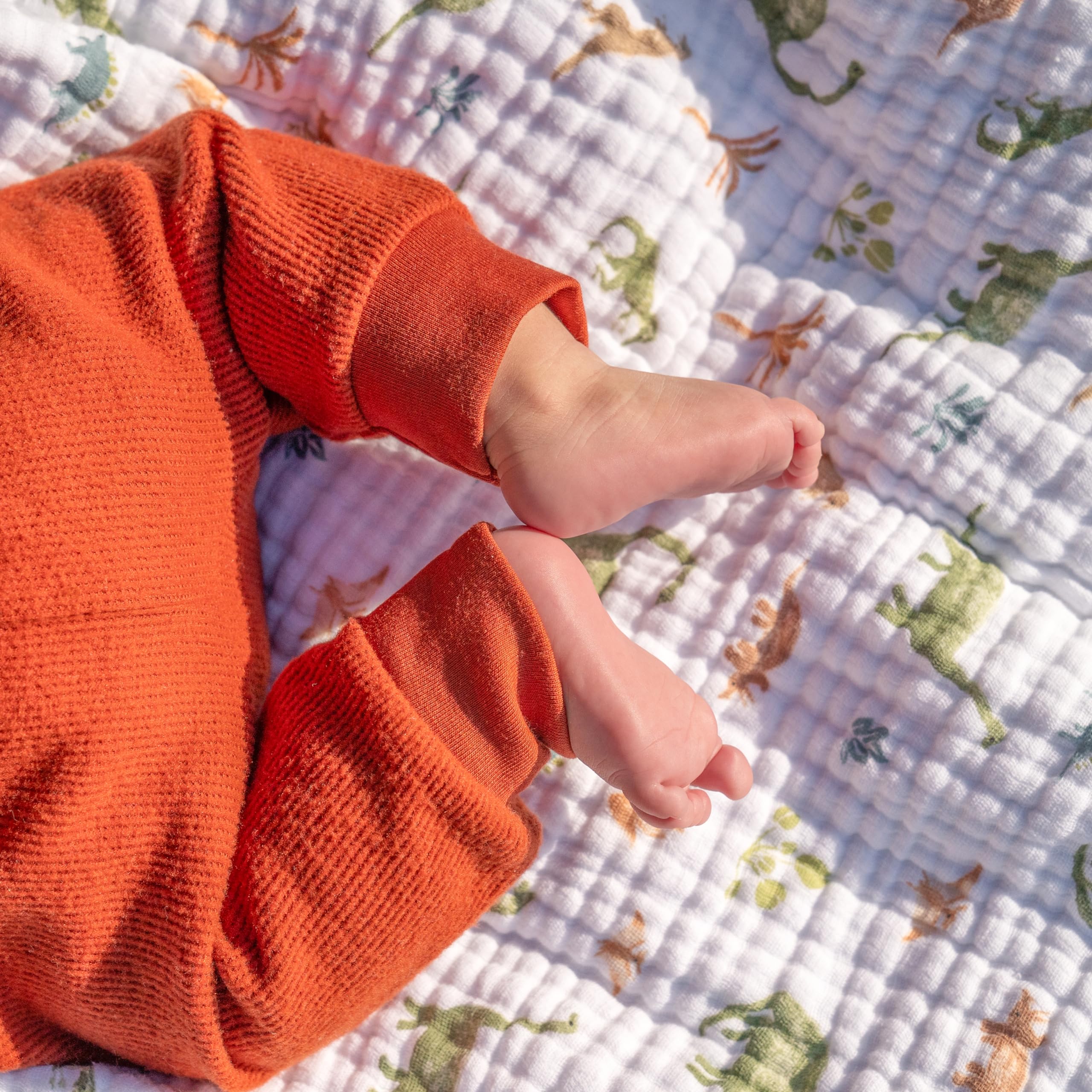 aden-anais Essentials Dream Blanket baby in crib illustrating lightweight warmth for bedtime.