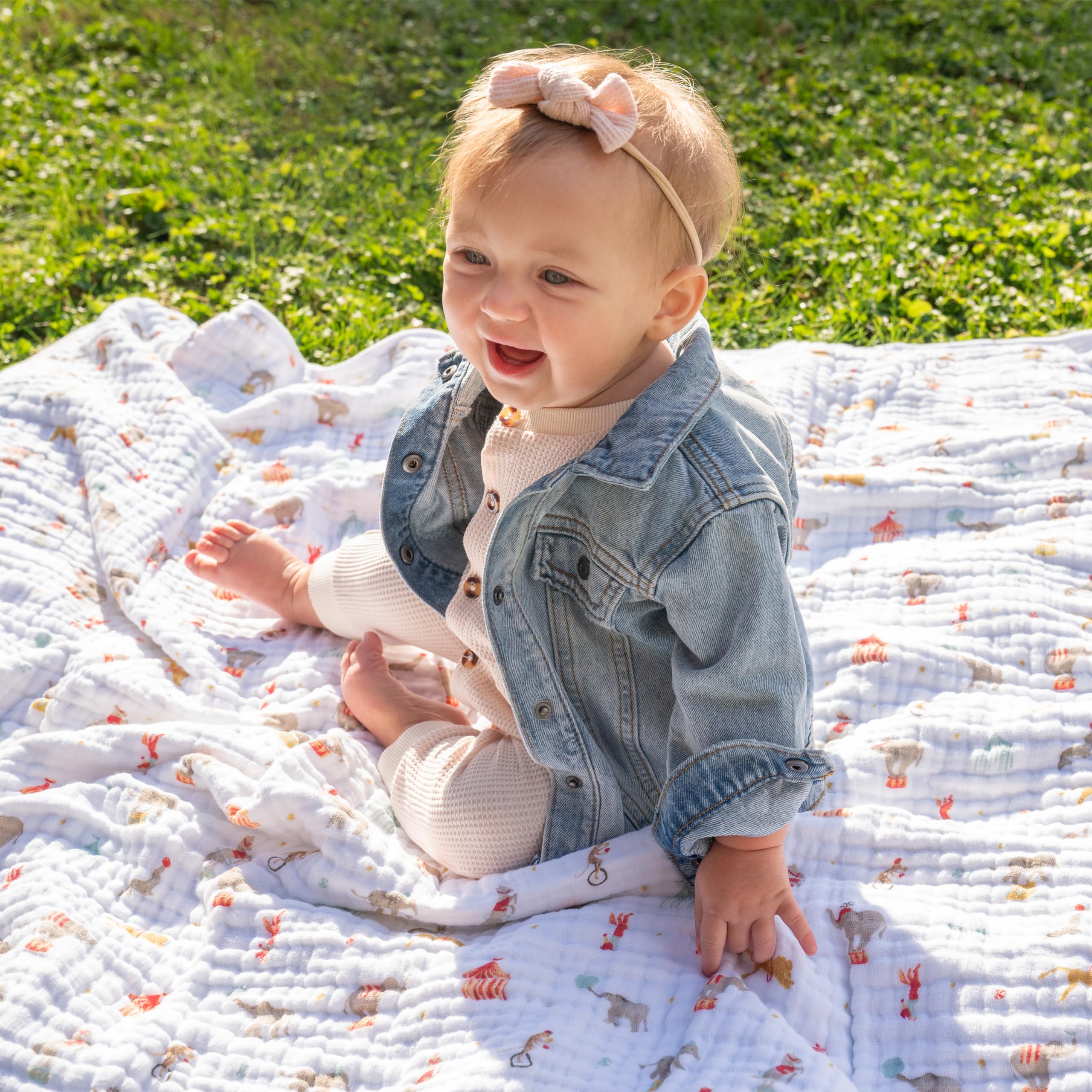 aden + anais Essentials Dream Blanket close-up, breathable cotton muslin texture for skin-friendly softness