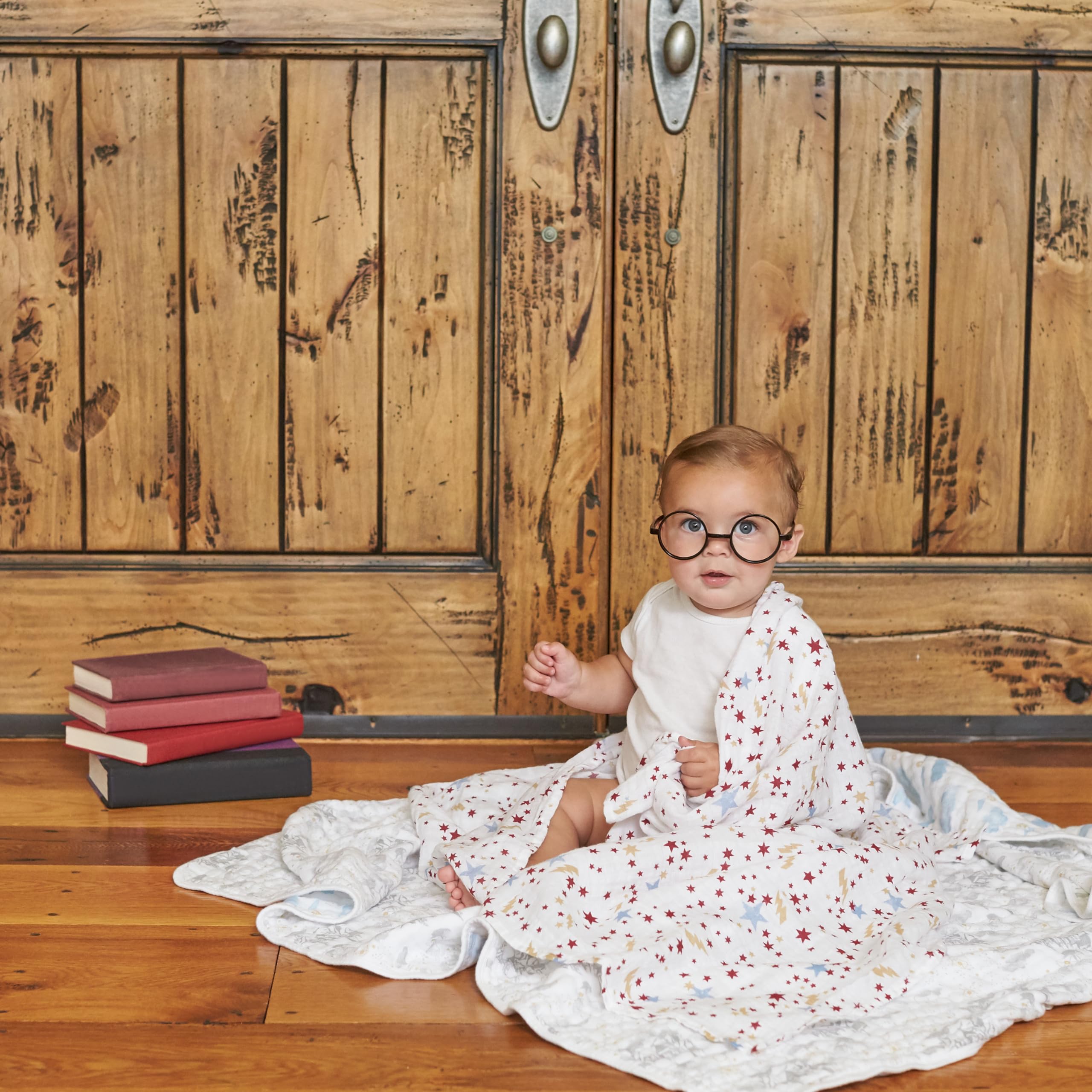 aden + anais Harry Potter swaddle four-pack makes a thoughtful baby gift set.