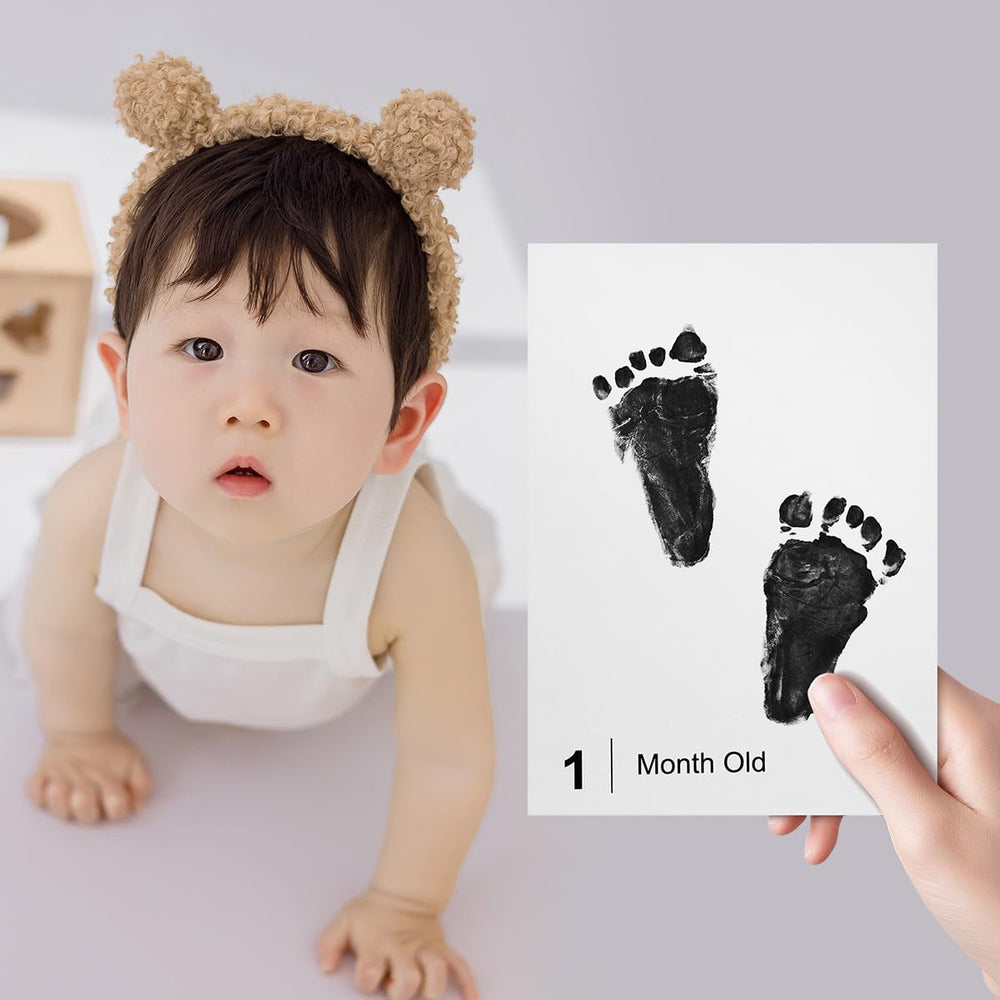 Ai Bei Parent Co. ink pad and paper set makes footprints tidy and simple.
