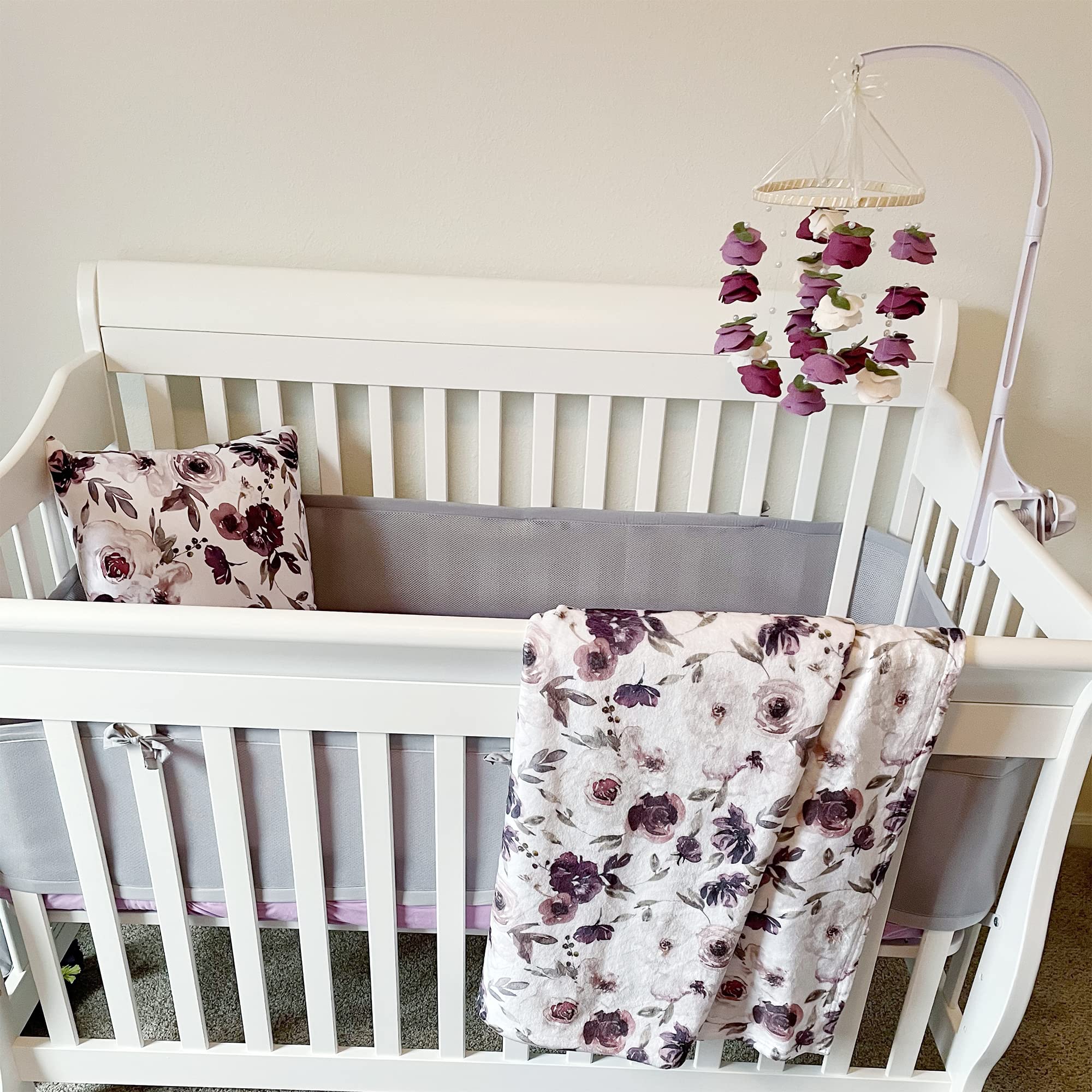 AICMEI-diy-decoration-ideas inspires personalized crib displays with plush decor.
