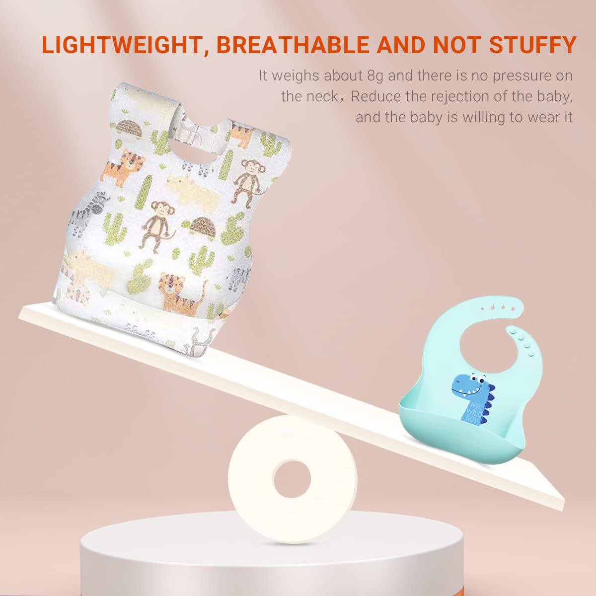 AiQiaoXin bib pocket catches crumbs to keep floors and clothes clean.