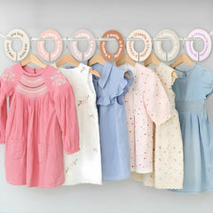 Ajcotahm growth-size labels on dividers help quickly identify newborn to 24 months outfits.