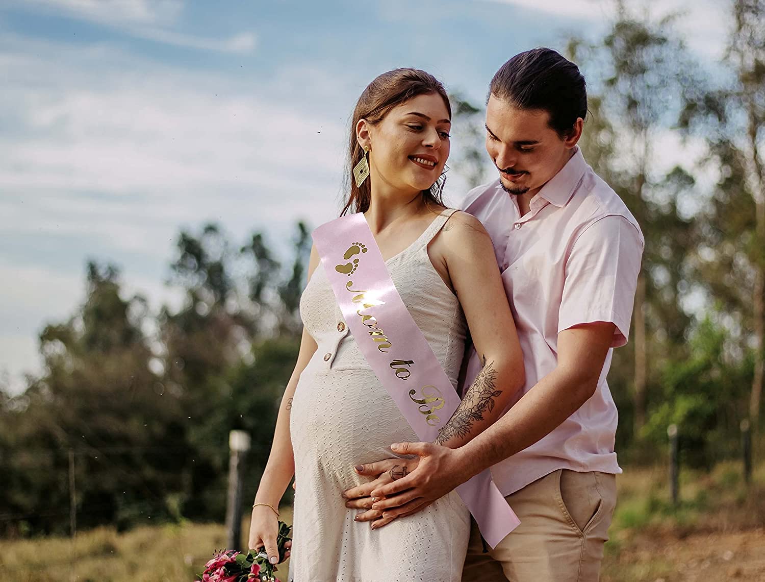 Akebrog gender reveal setup with pink accents for festive photos