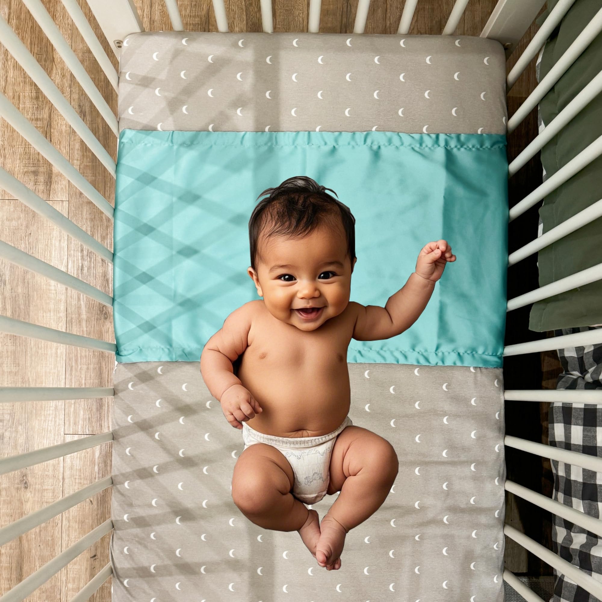 AKISS satin sheet on a bassinet showcases easy care and comfortable use.