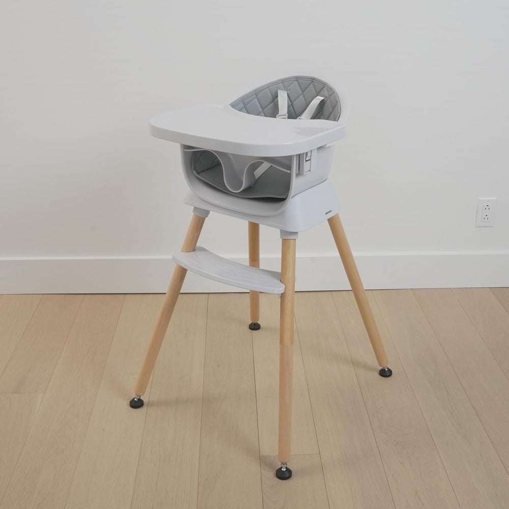 Albert Baby 5-point harness ensures secure seating during feeding