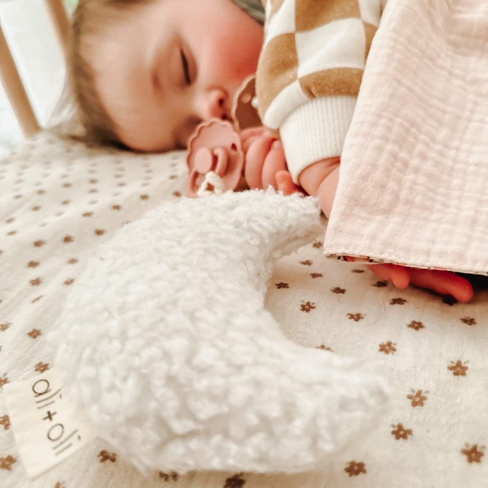 Ali+Oli moon-white pacifier holder suitable for baby care and travel