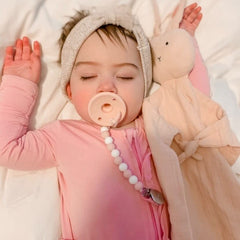 Ali+Oli silicone clip features cotton braided rope for durability during daily use