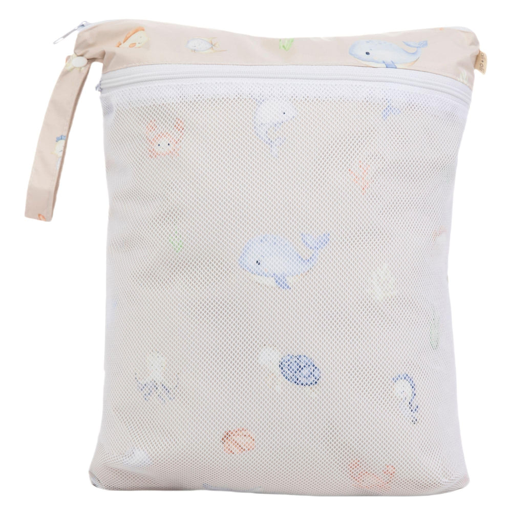 Ali+Oli wet-dry bag hooked to stroller for hands-free use.