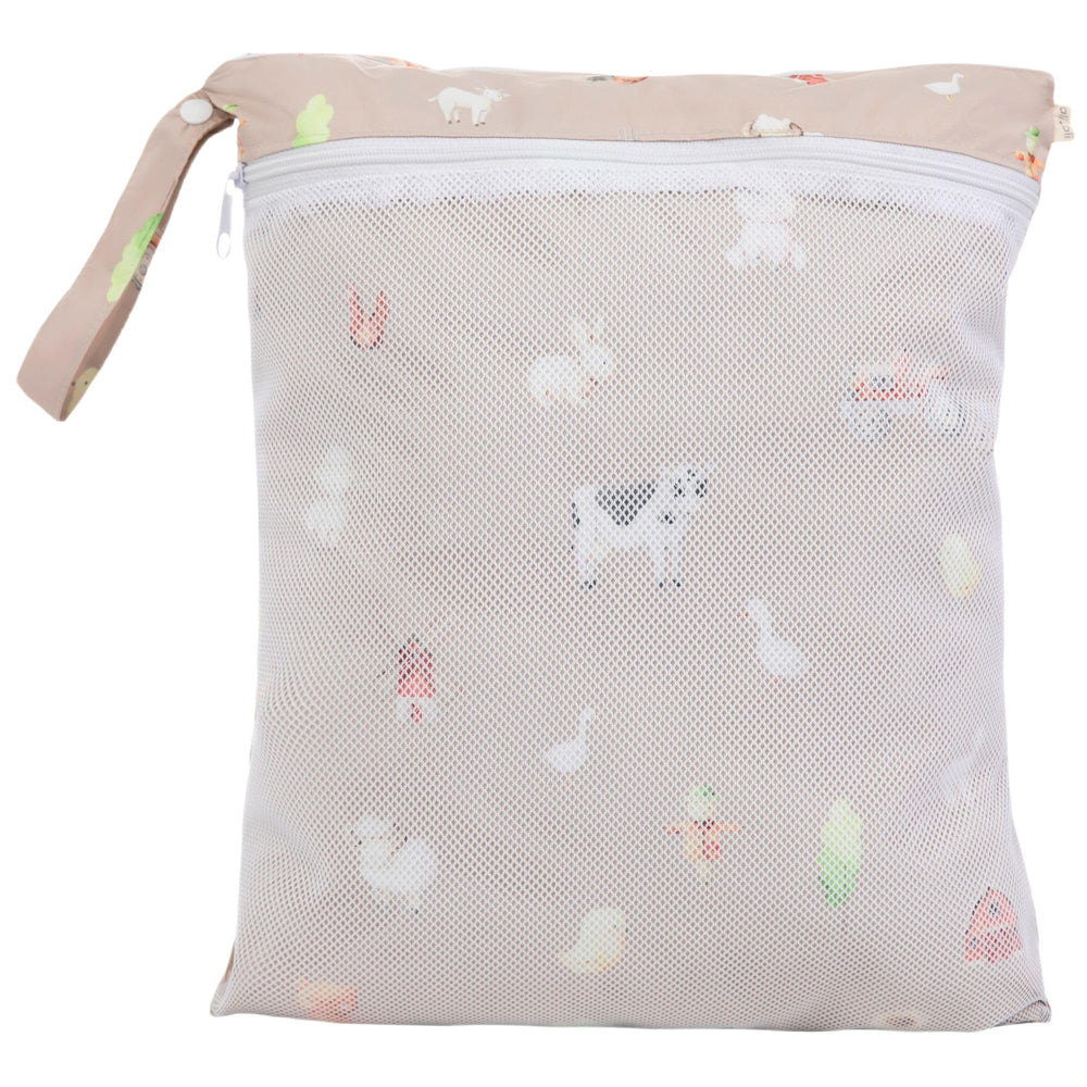 Ali+Oli wet-dry bag stroller strap demonstrates easy attachment for quick outings