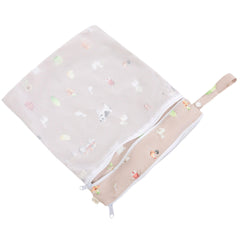 Ali+Oli wet-dry bag washable material ensures easy cleaning after trips