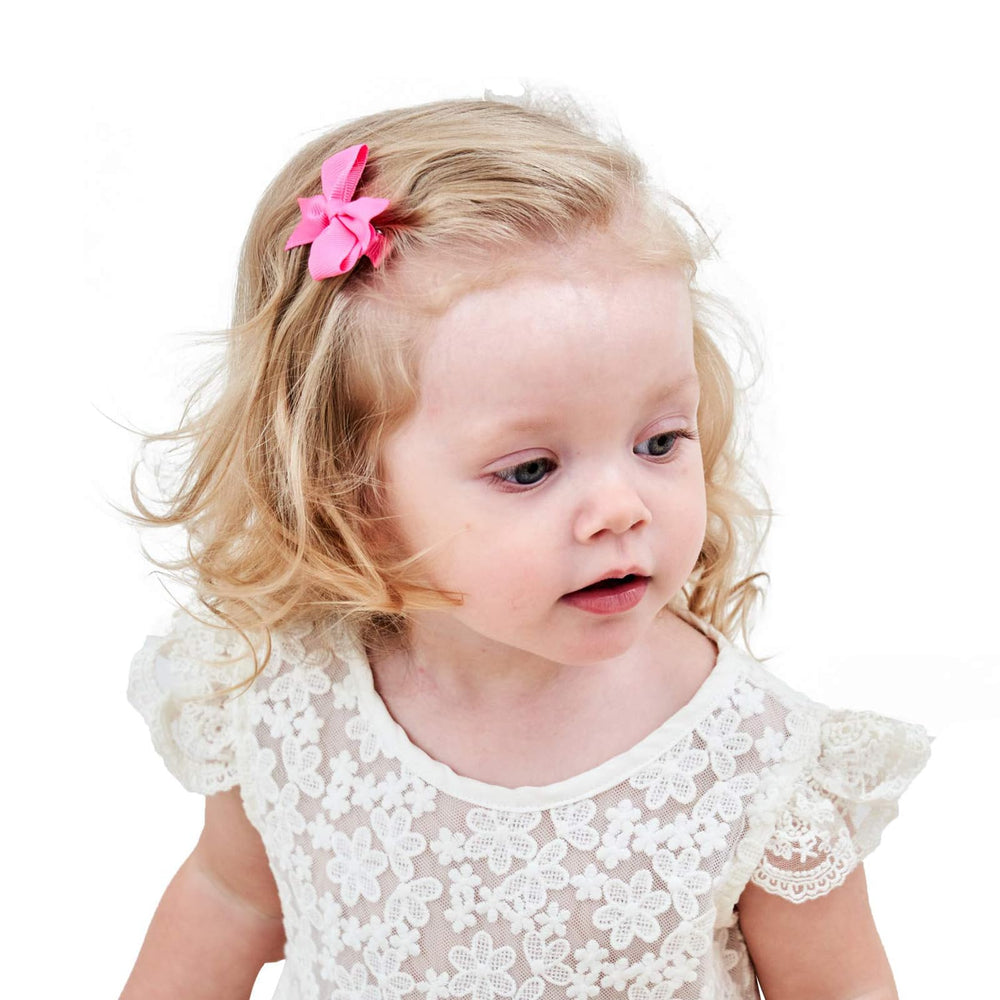 ALinmo non-slip clip close-up demonstrates secure hold on fine hair.