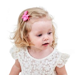 ALinmo non-slip clip close-up demonstrates secure hold on fine hair.