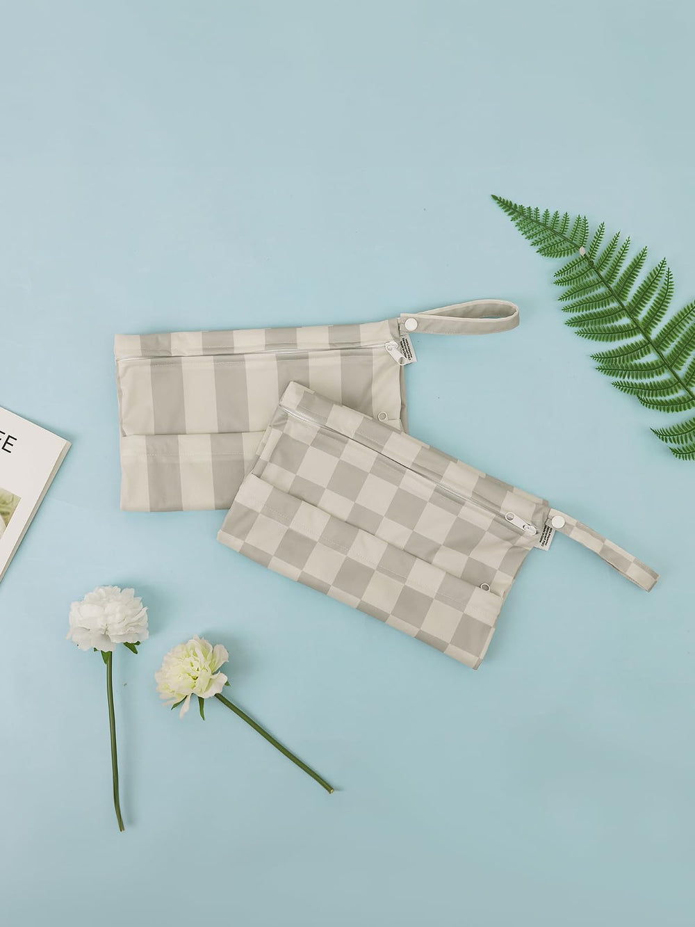 ALVABABY built-in handle makes carrying simple or attaching to strollers.