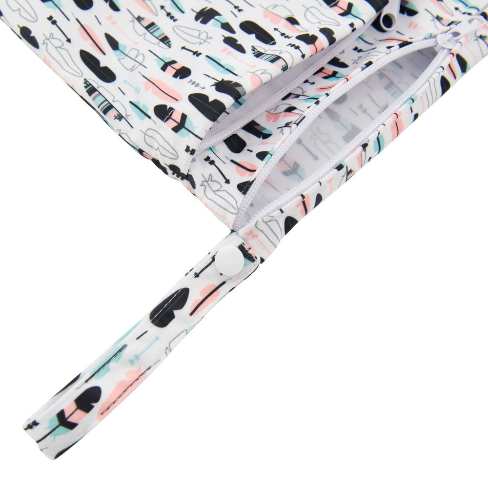 ALVABABY bag with handle for easy carrying or hanging.