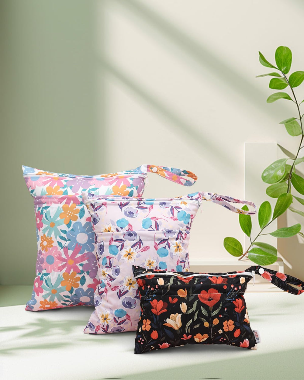 ALVABABY lightweight design held in hand for easy carrying