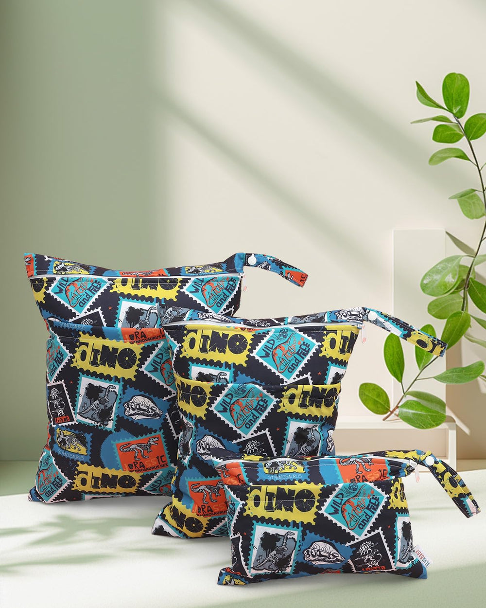 ALVABABY bag with handle for easy carrying and attachment.