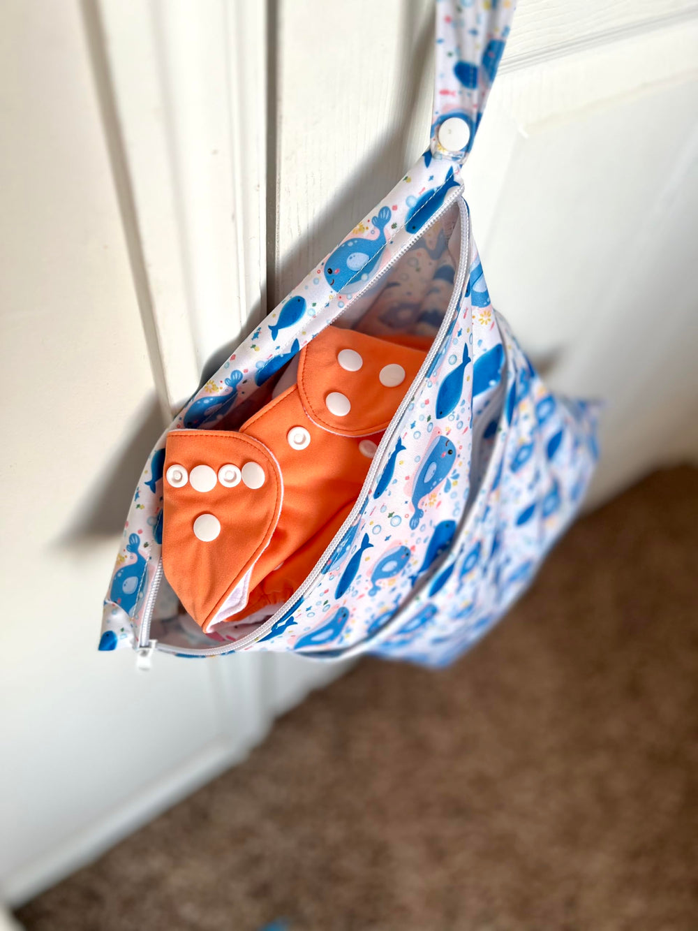 ALVABABY versatile wet/dry bag suitable for travel, beach, gym, and more.