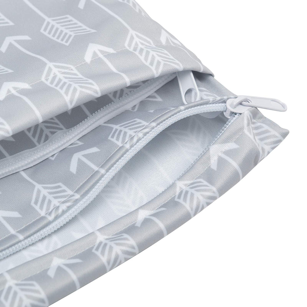 ALVABABY wet/dry bag medium capacity ideal for travel and daily diaper needs.