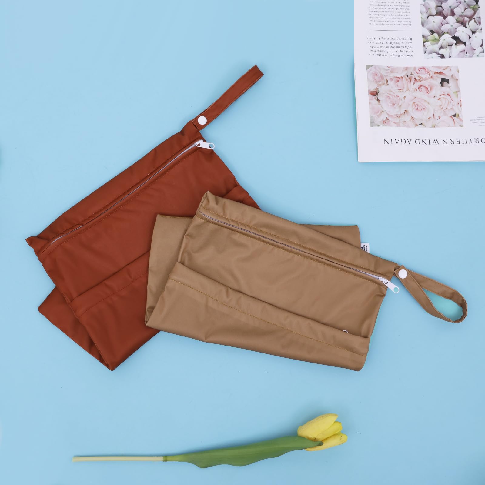 ALVABABY wet-dry bag offers a multi-functional design for travel, cosmetics, or storage.
