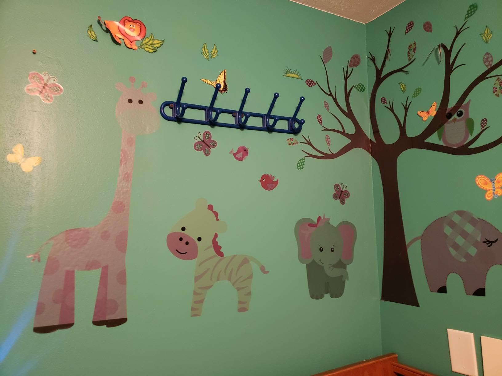 AM AMAONM wall sticker pack enables quick, damage-free redecorating on smooth surfaces