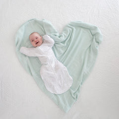 Amazing Baby cellular blanket baby sleep setup demonstrates breathable knit for comfortable nights.
