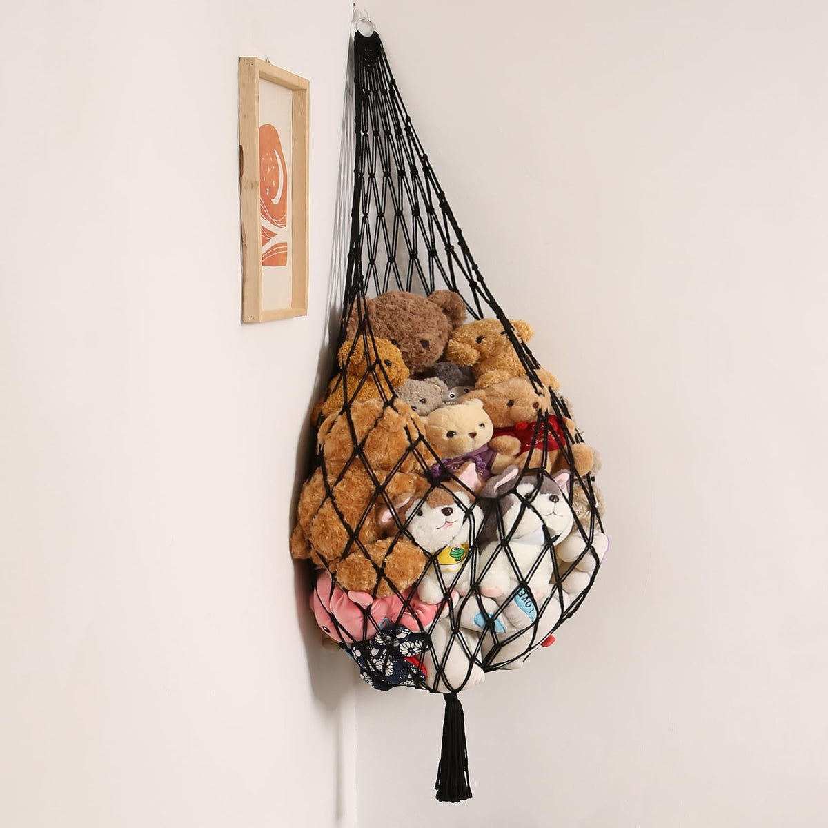 Amdermi stuffed animal hammock water-drop-shape enables efficient storage.
