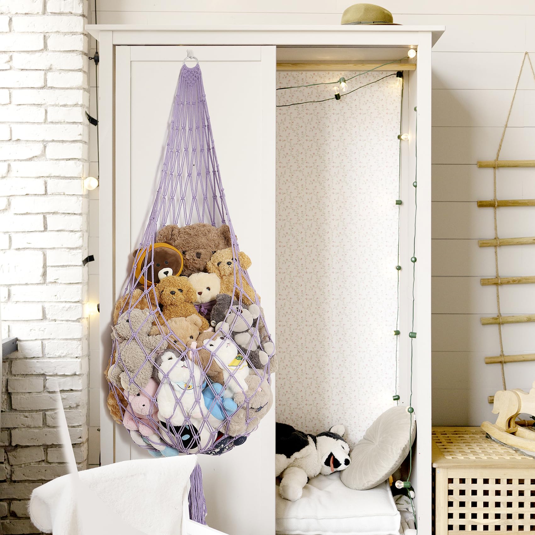 Amdermi 6ft teddy example demonstrates large plush storage capability.