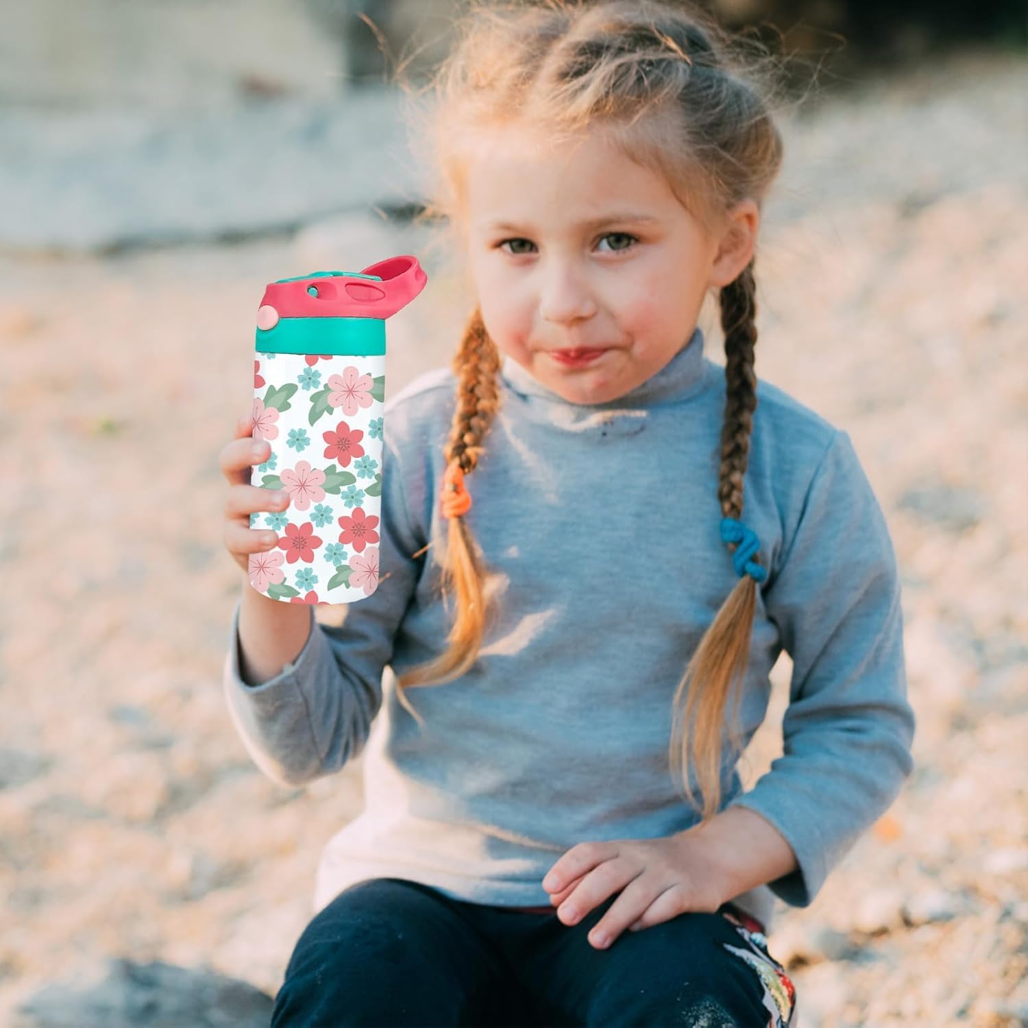 Amgkonp Rose lid in-use scenario with child during school snack time
