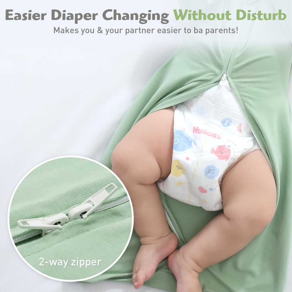 Amrcbb 2-way zipper enables quick, quiet diaper changes.