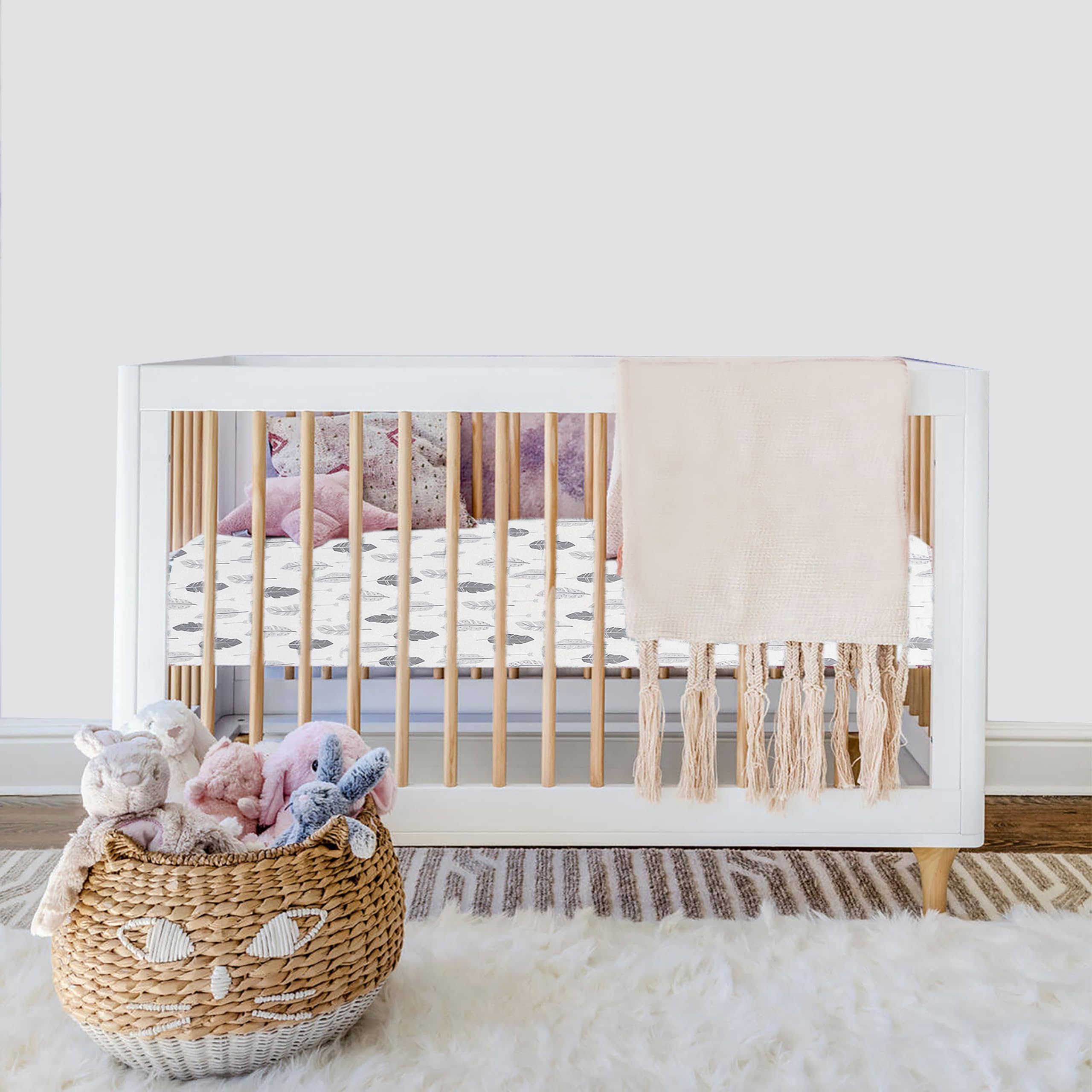 AMROSE elastic-band-detail highlights full-coverage, secure fit without shifting during naps.