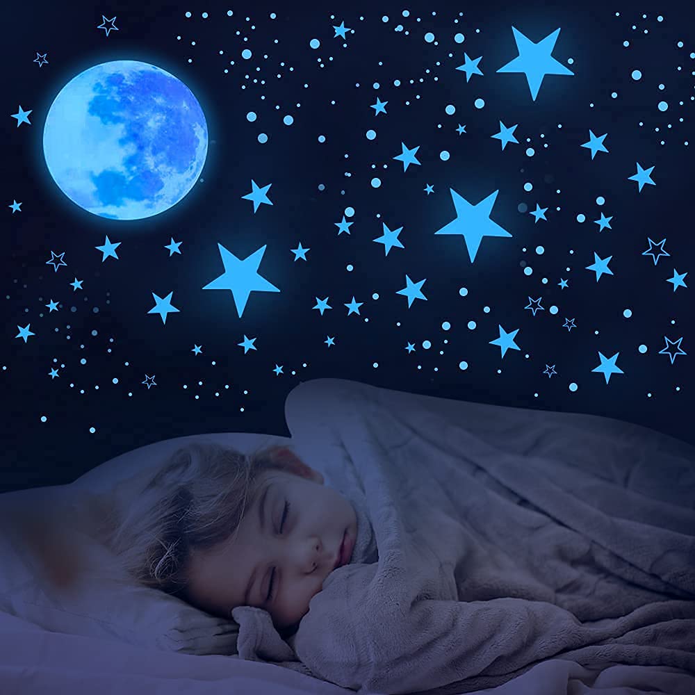 AMURTH glow-stars kids-room-set enables playful sky storytelling in bedrooms.