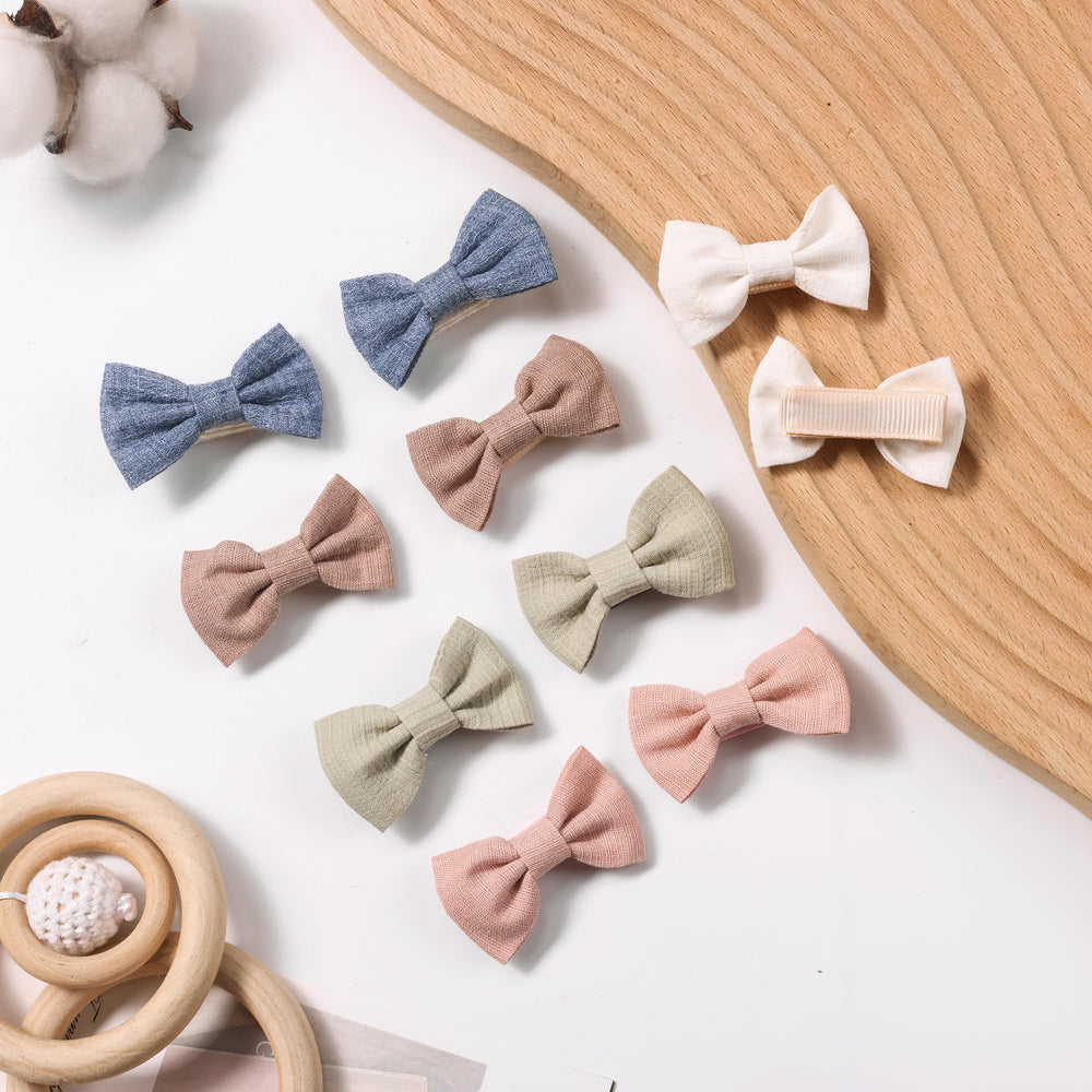 Amybasic 2-inch baby bow clip with alligator clip suited for newborns and toddlers.