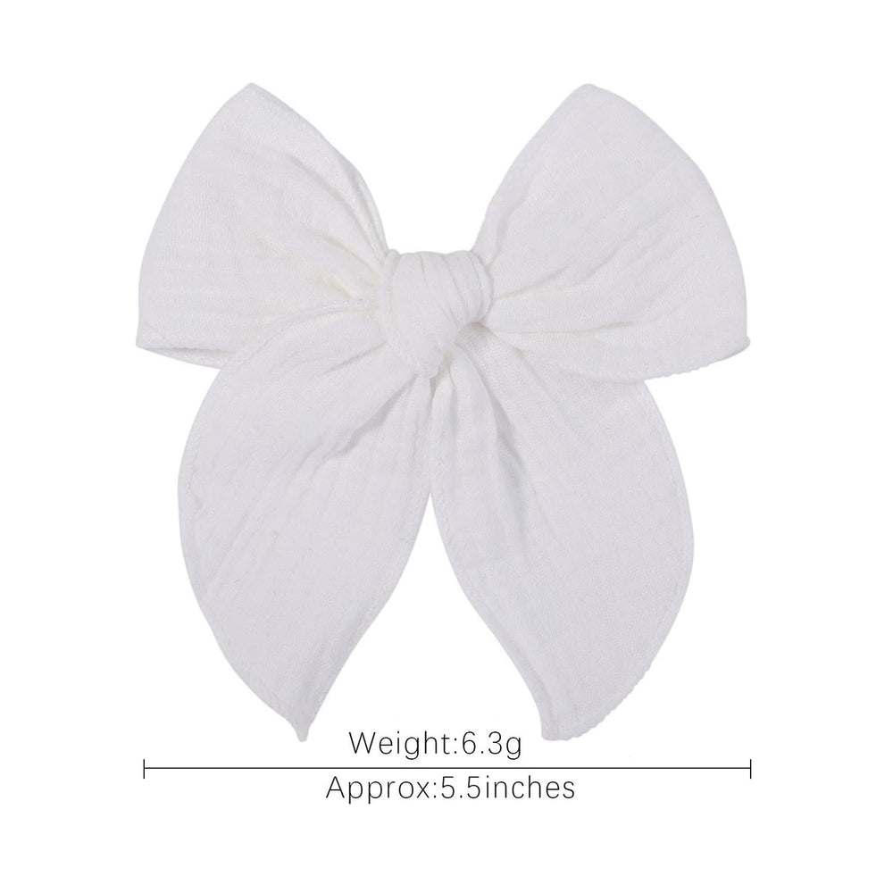 AMYDECOR Fable bow white side-wear shows easy pairing with outfits