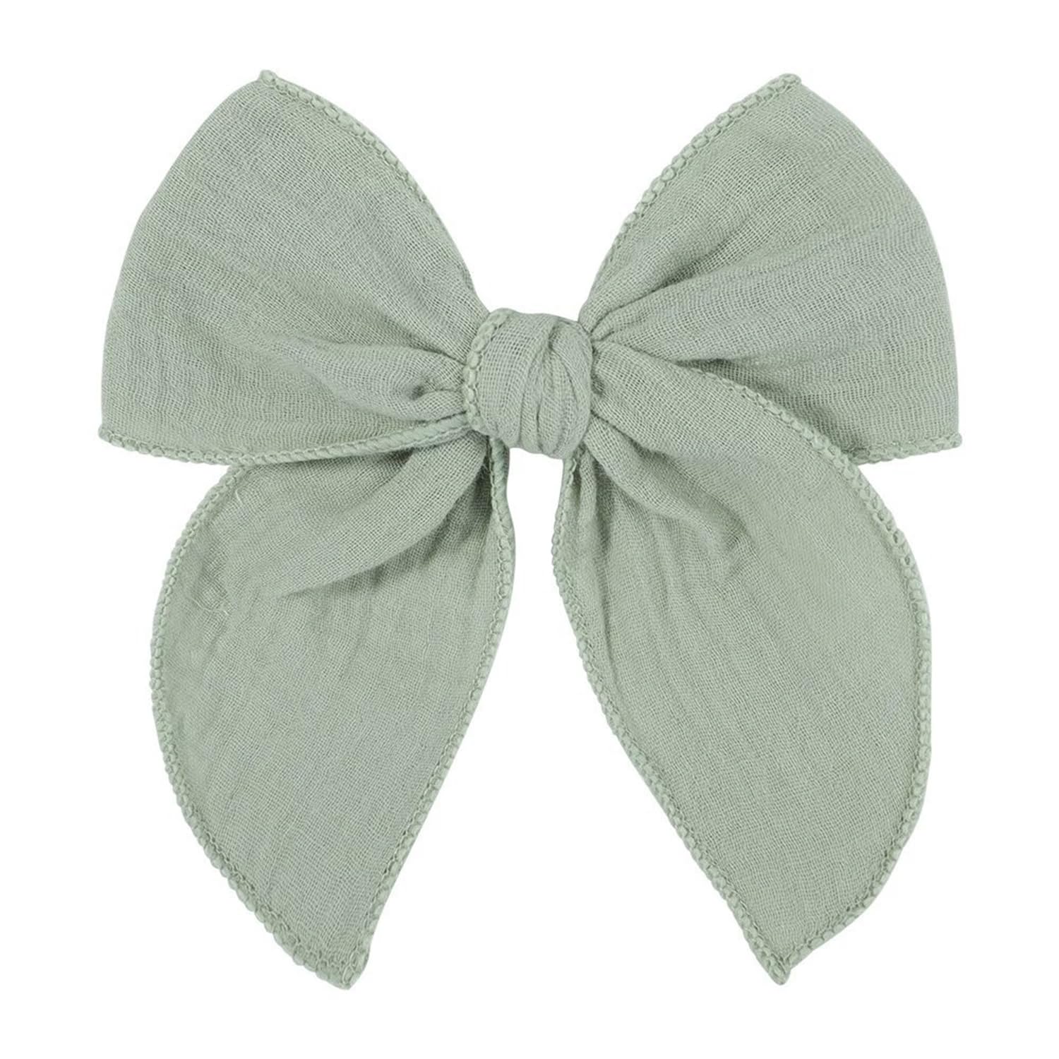 AMYDECOR light-green fable bow enhances outfits with soft linen texture and all-day comfort.