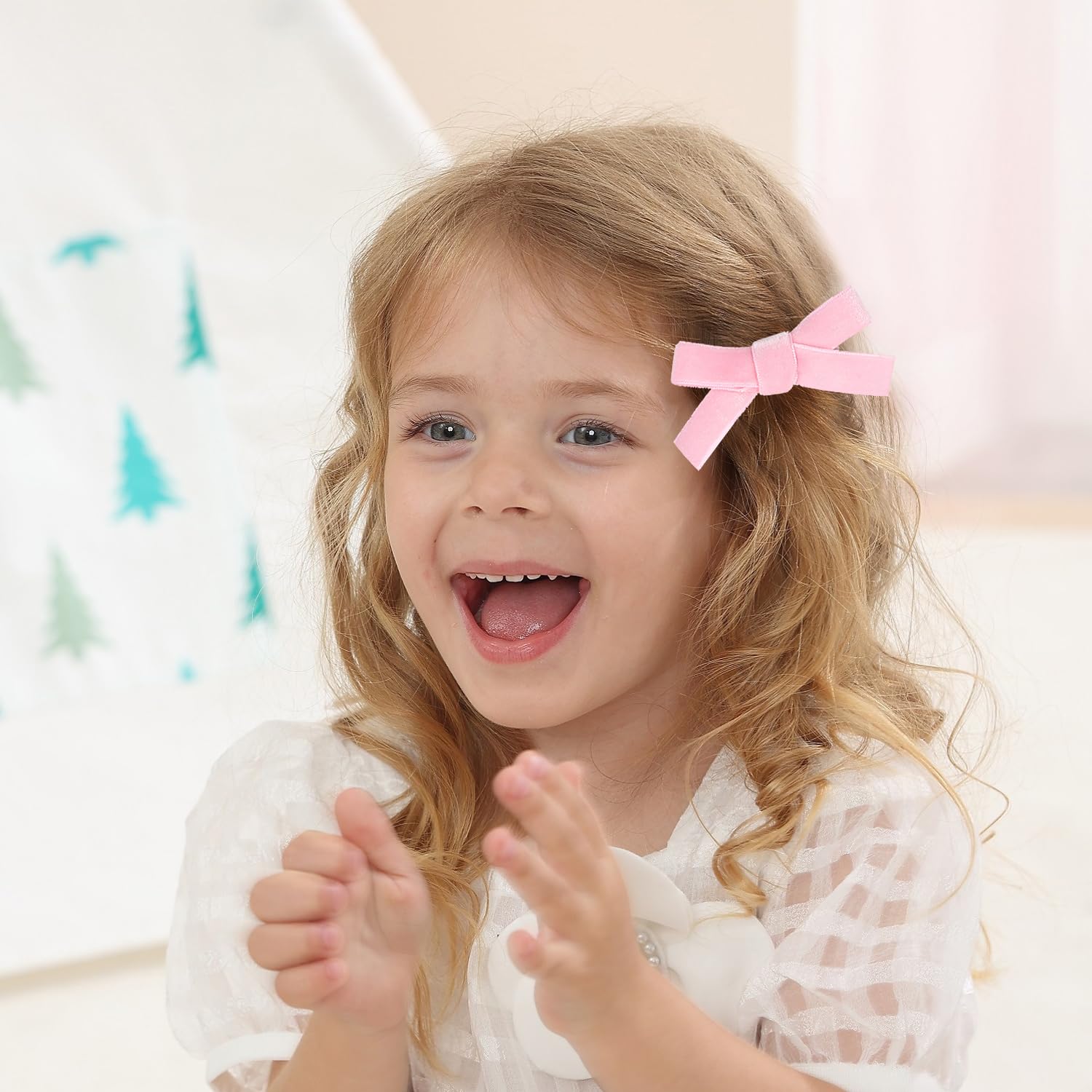 AMYDECOR velvet bow clip close-up with sturdy alligator clip for reliable hold.