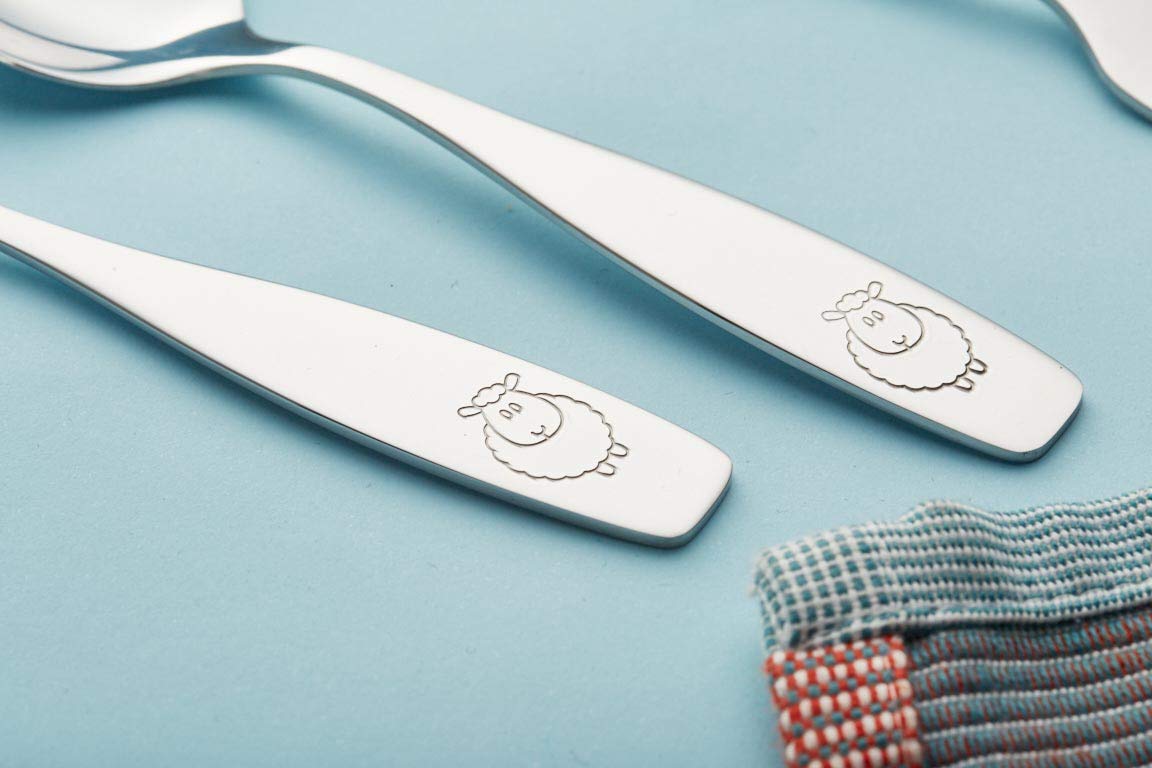 Annova ergonomic handles for easy grip by small hands.