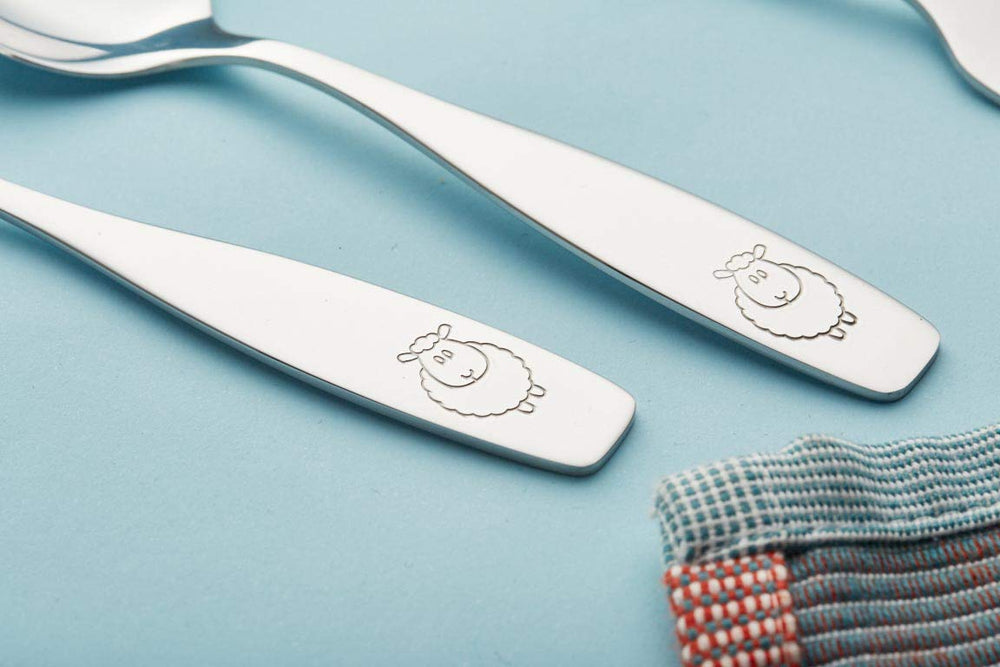Annova ergonomic handles for easy grip by small hands.
