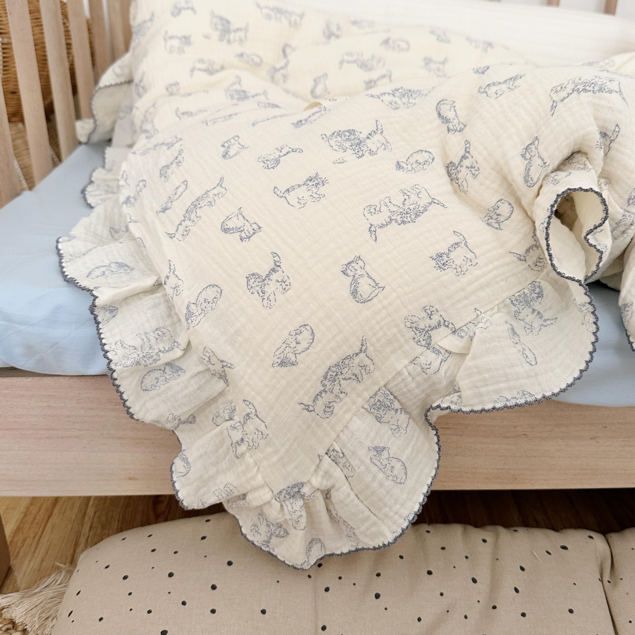 AOJIM Baby room decor featuring cat design adds warmth.