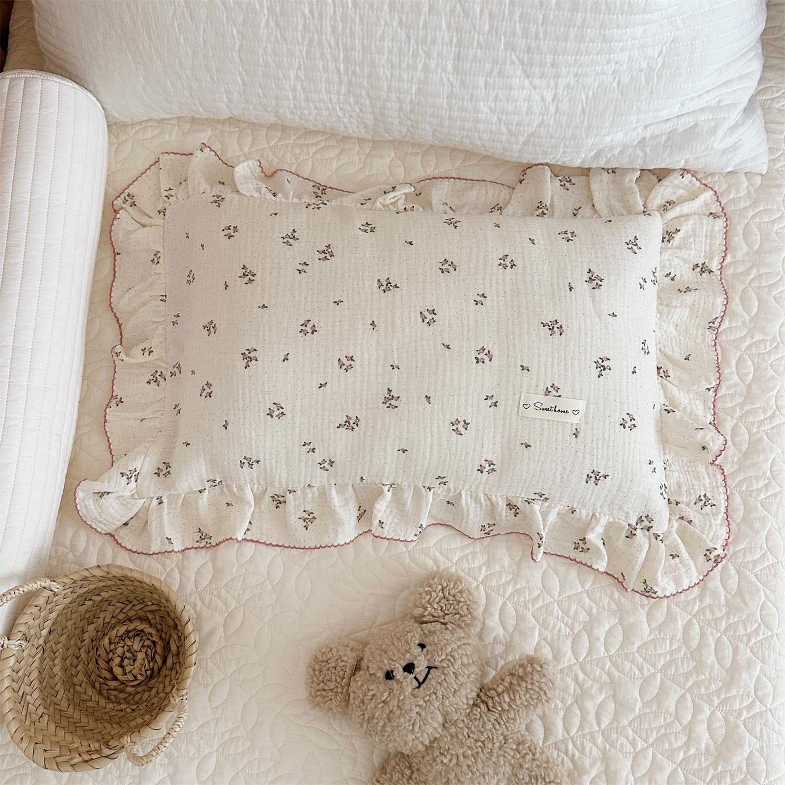 AOJIM cotton muslin pillowcase with floral-crib pattern for gentle sleep